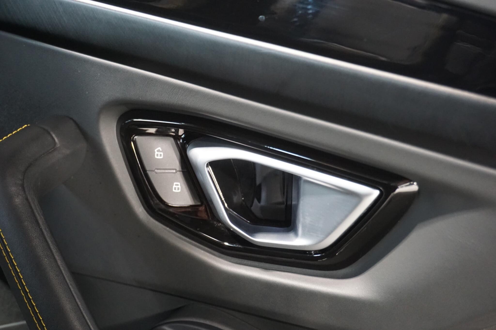 Lamborghini Urus 4.0 V8 BiTurbo SUV 5dr Petrol Auto 4WD Euro 6 (650 ps)